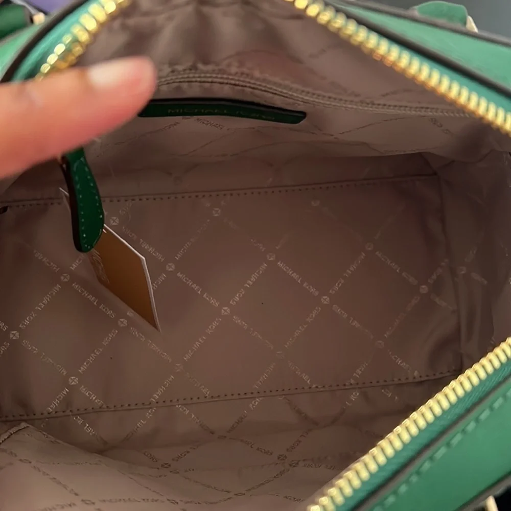 Michael Kors crossbody - Picture 7 of 9